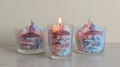 Mini Bougie Burgonde Barbe à Papa – cire fouettée rose et bleue avec corne de licorne sculptée, format mini